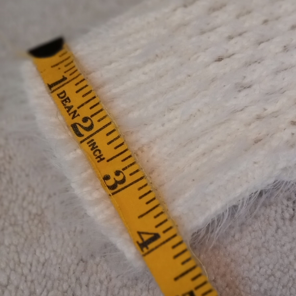 Sky's the Limit Cashmere-look Cream color Women's V-Neck Sweater Size Medium - Picture 6 of 10